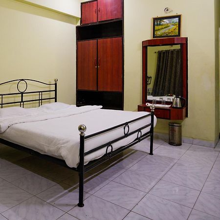 Hotel Girdhar Mahal Indore Bagian luar foto