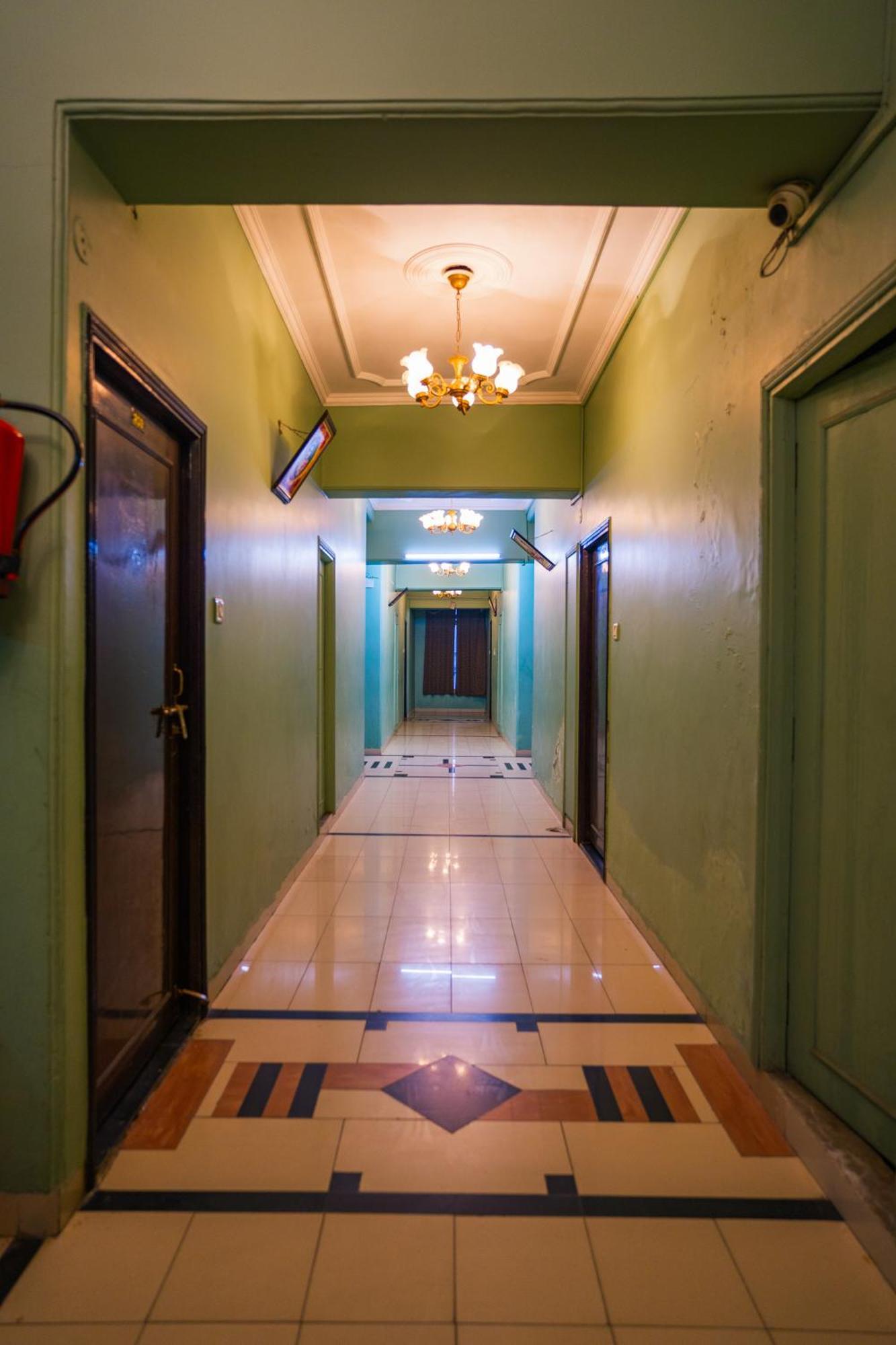 Hotel Girdhar Mahal Indore Bagian luar foto