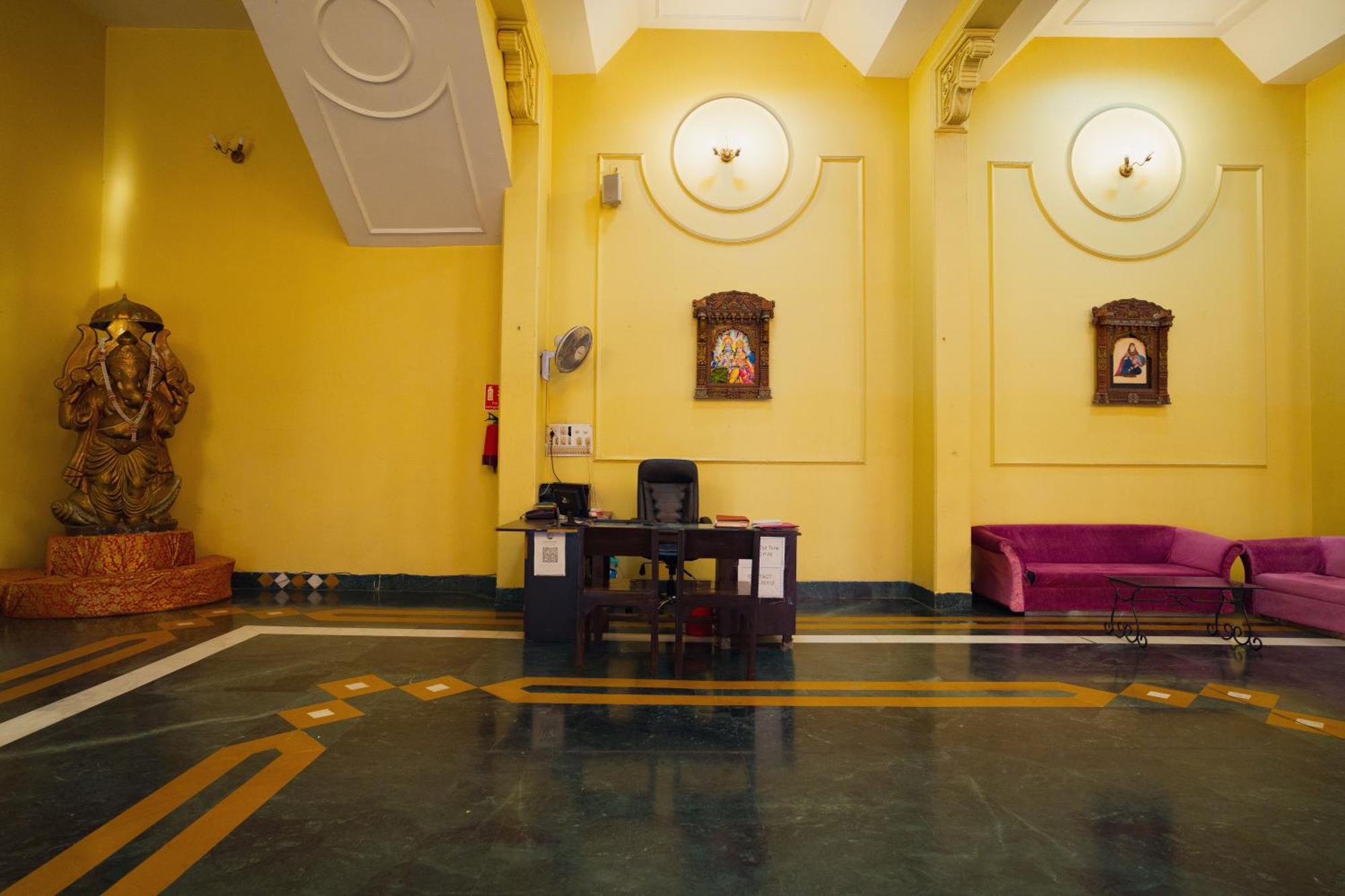 Hotel Girdhar Mahal Indore Bagian luar foto