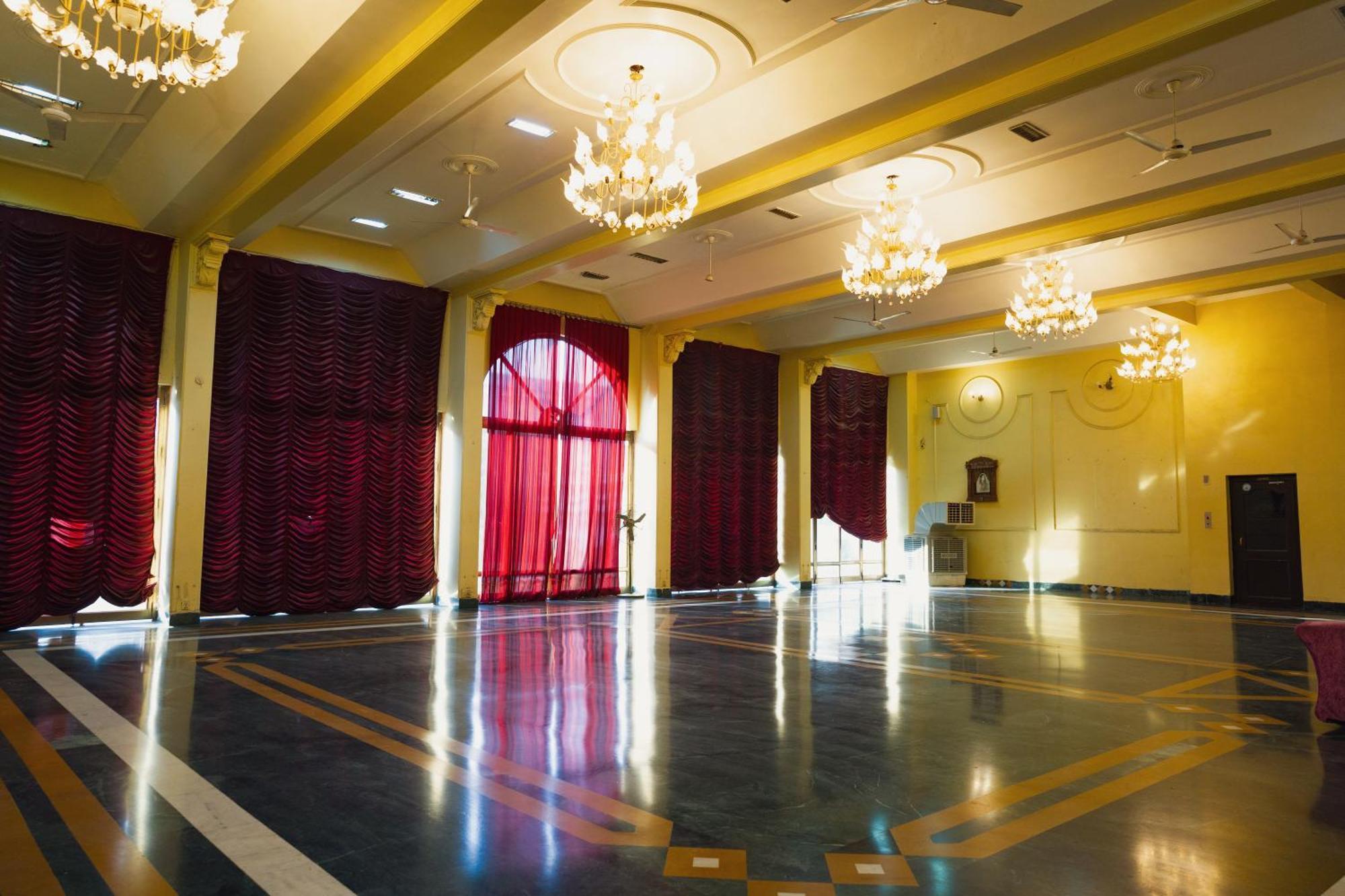 Hotel Girdhar Mahal Indore Bagian luar foto