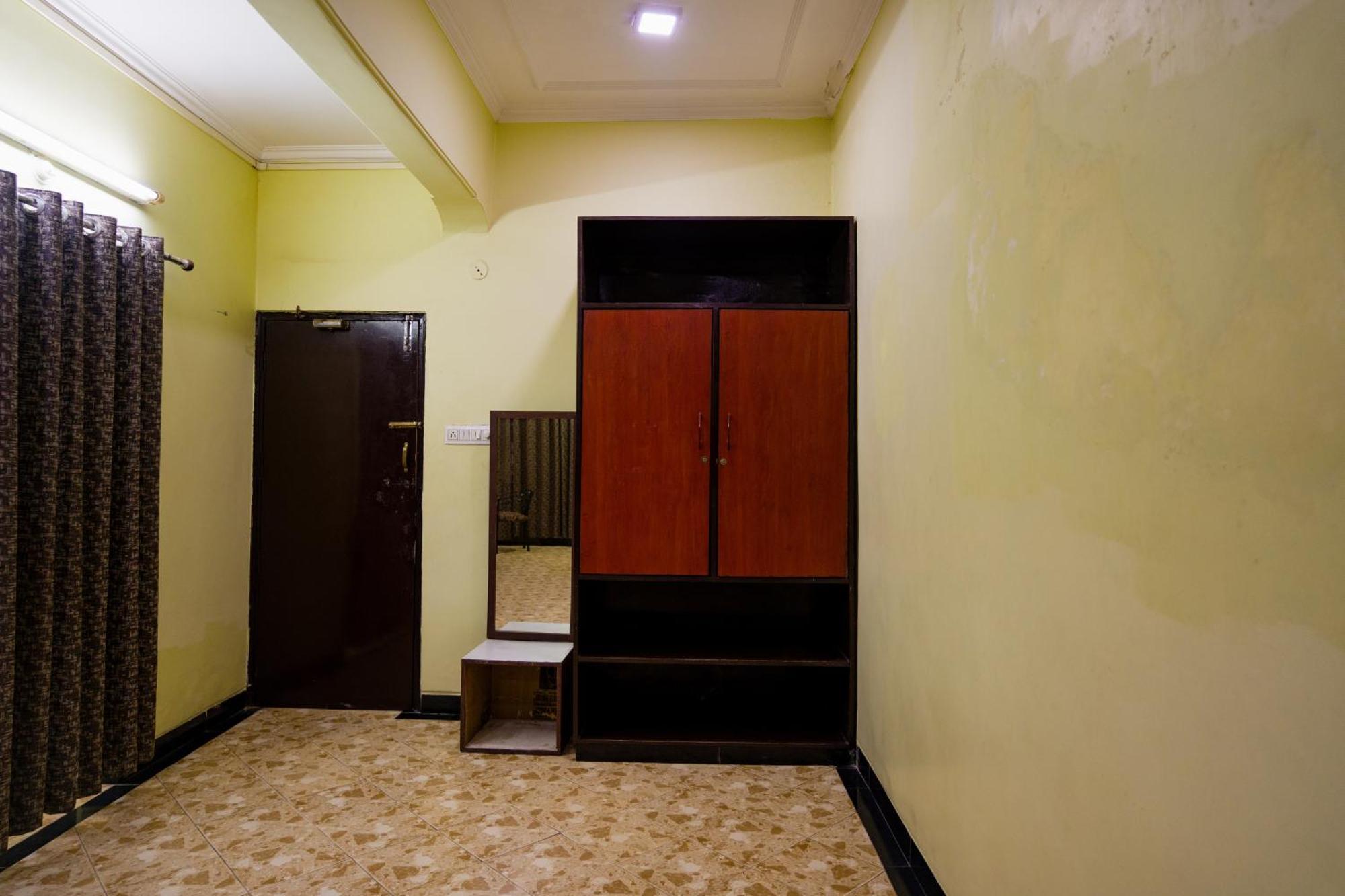 Hotel Girdhar Mahal Indore Bagian luar foto