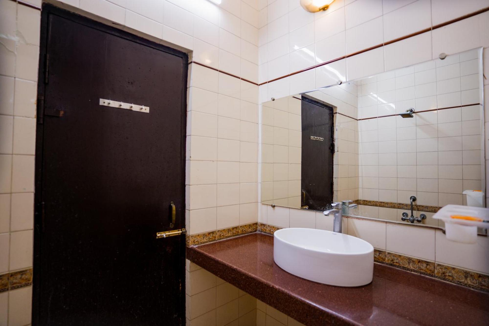 Hotel Girdhar Mahal Indore Bagian luar foto
