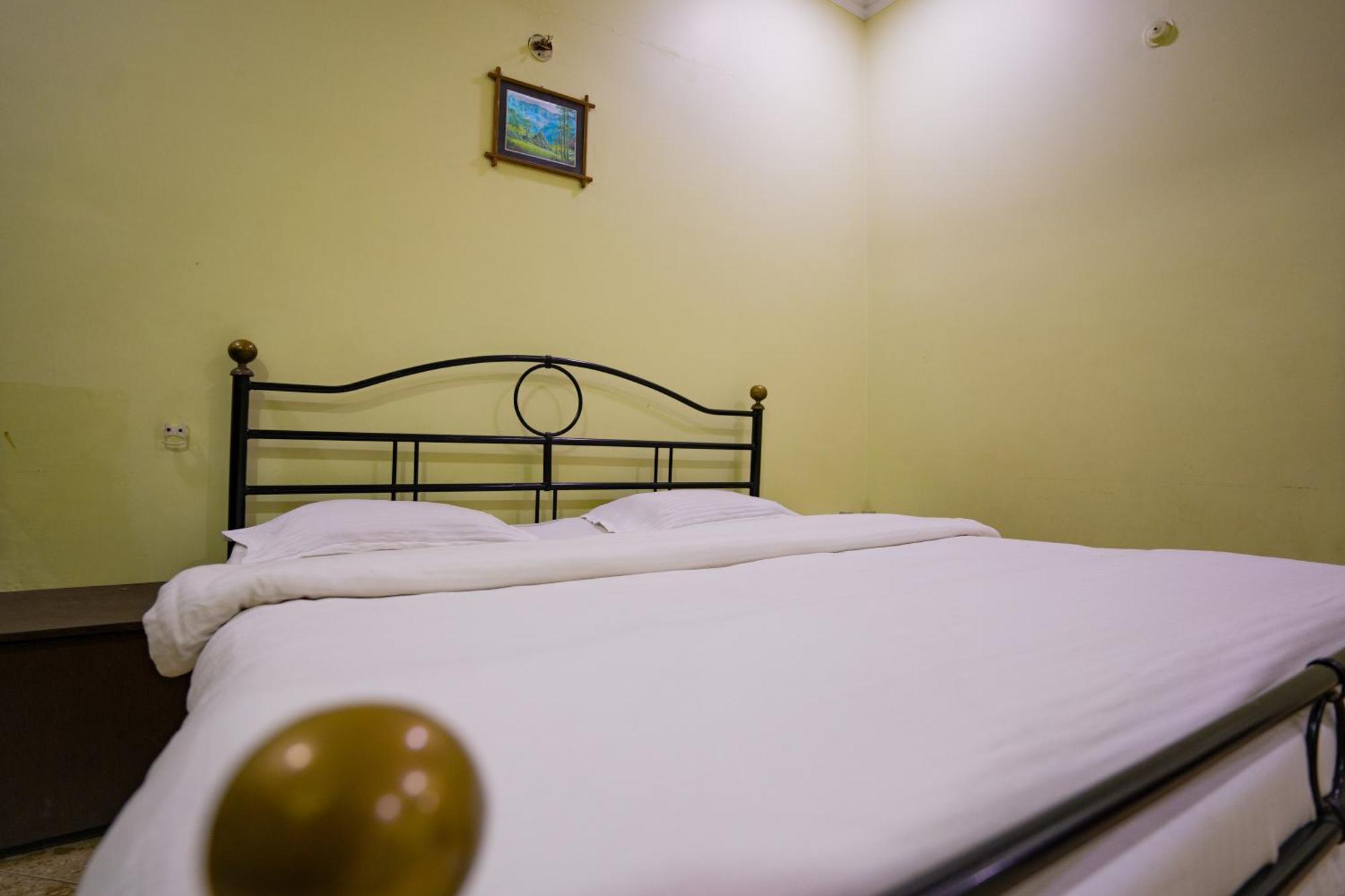 Hotel Girdhar Mahal Indore Bagian luar foto