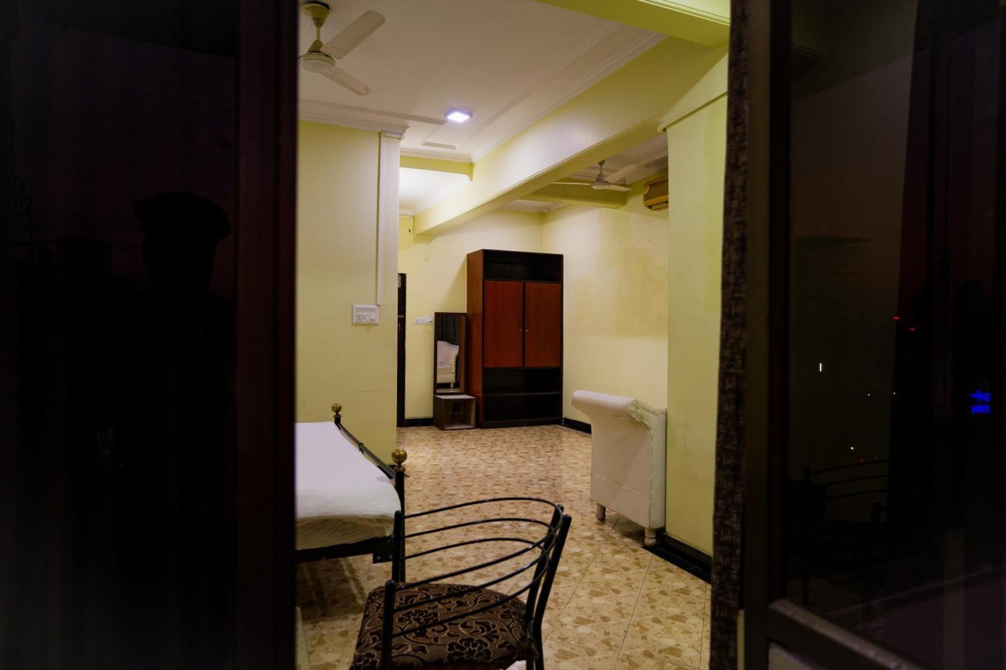 Hotel Girdhar Mahal Indore Bagian luar foto