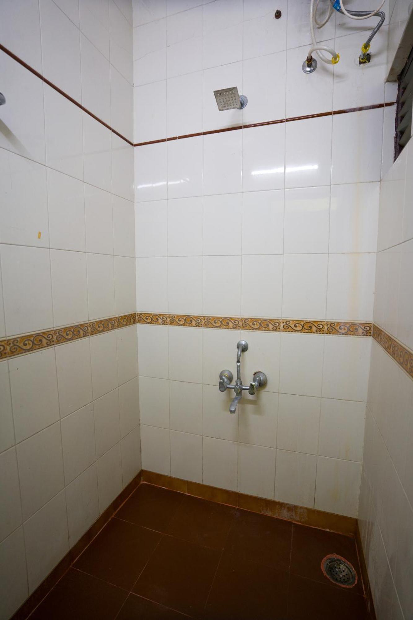 Hotel Girdhar Mahal Indore Bagian luar foto