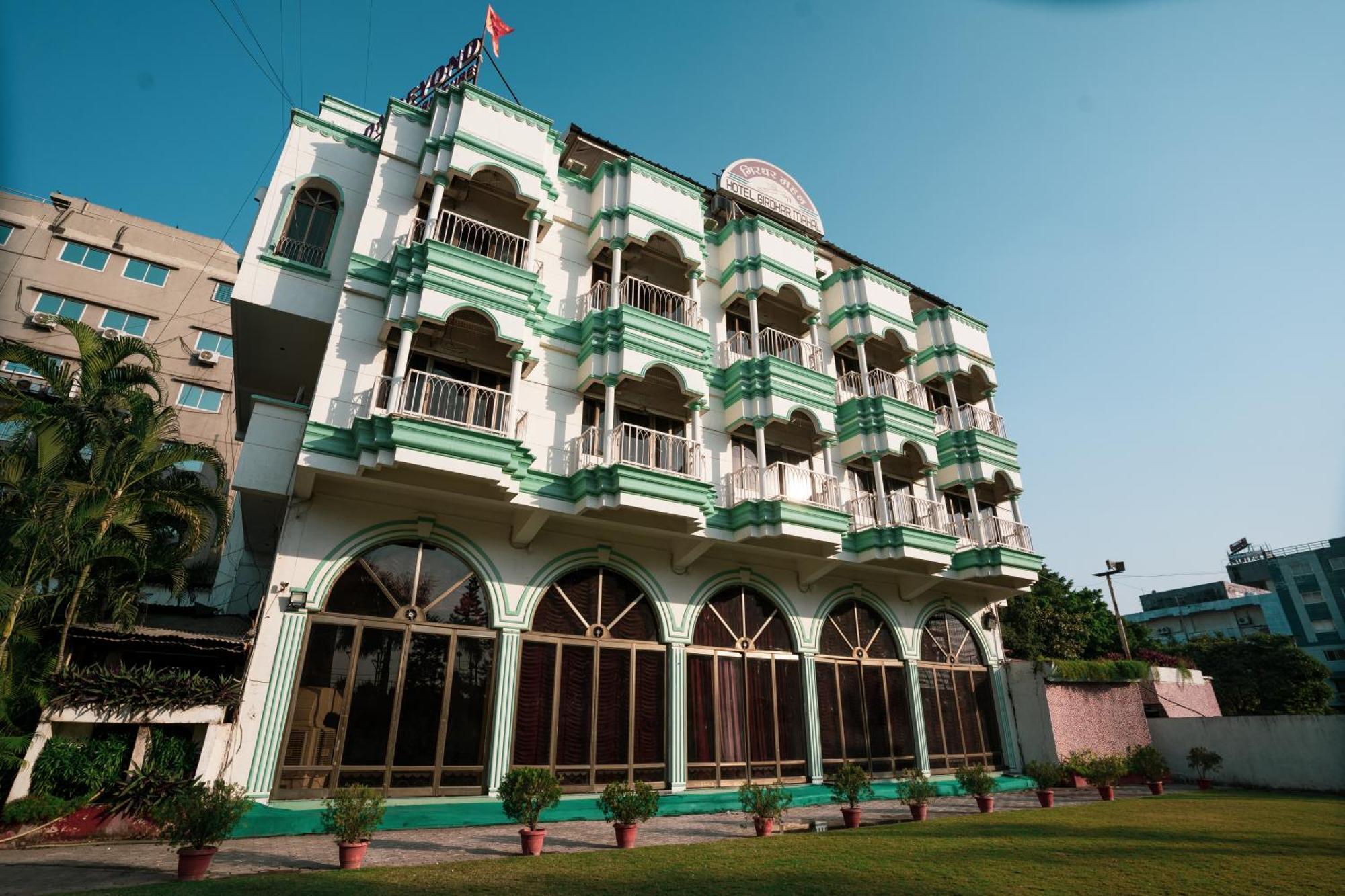 Hotel Girdhar Mahal Indore Bagian luar foto