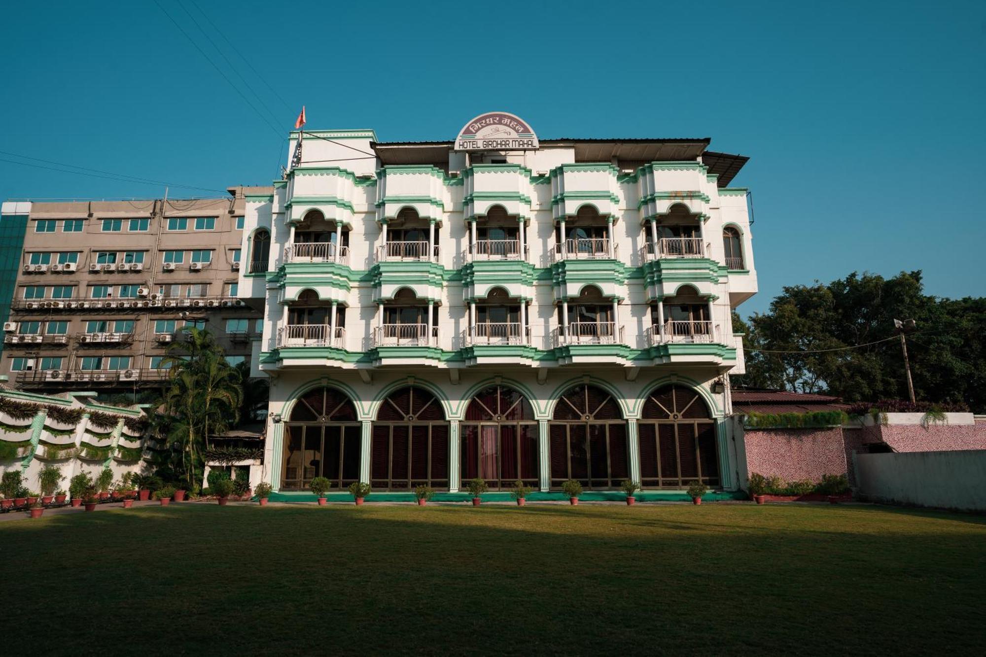 Hotel Girdhar Mahal Indore Bagian luar foto